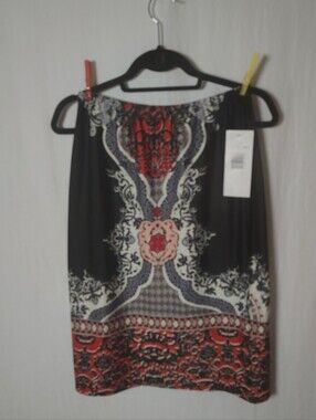 NWT Sunny Leigh Knee Length Black & Red Printed Skirt Small